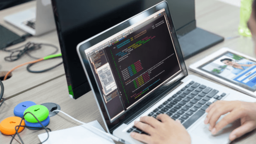 Informático o ingeniero de telecomunicaciones para gestión de proyectos