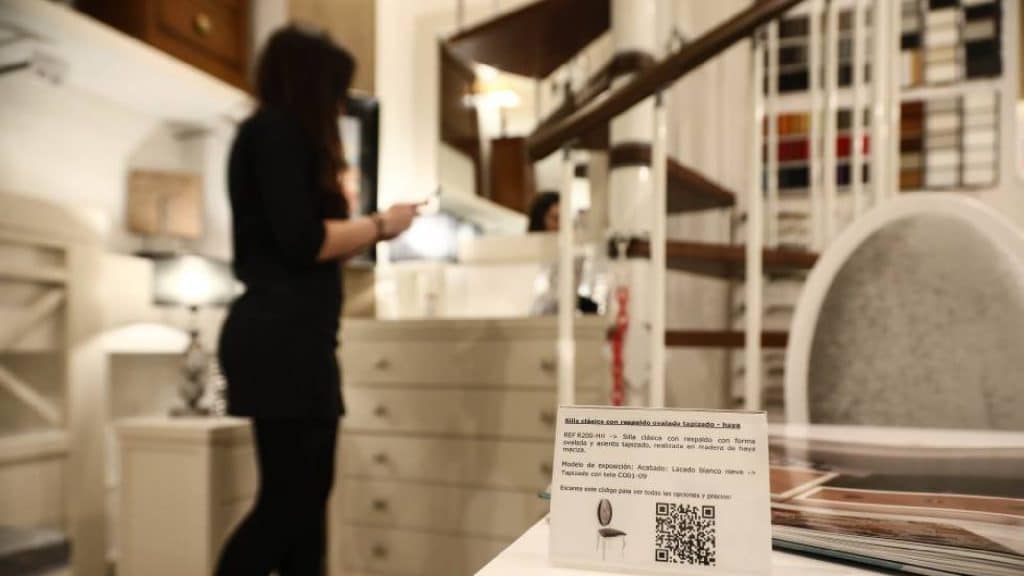 DEPENDIENTE TIENDA SOFÁ Y DESCANSO – MADRID