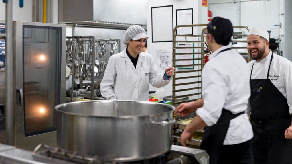 JEFE/A DE COCINA COLECTIVIDADES - TURNO TARDE. MADRID